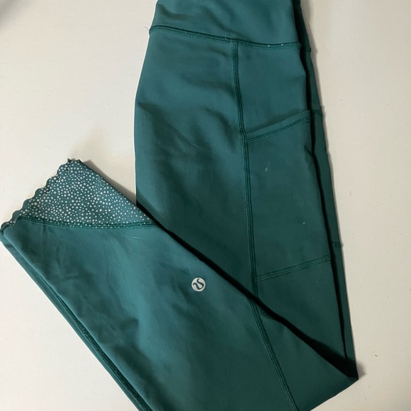 Lot of Lululemon sizes 4-8 - Picture 4 of 8